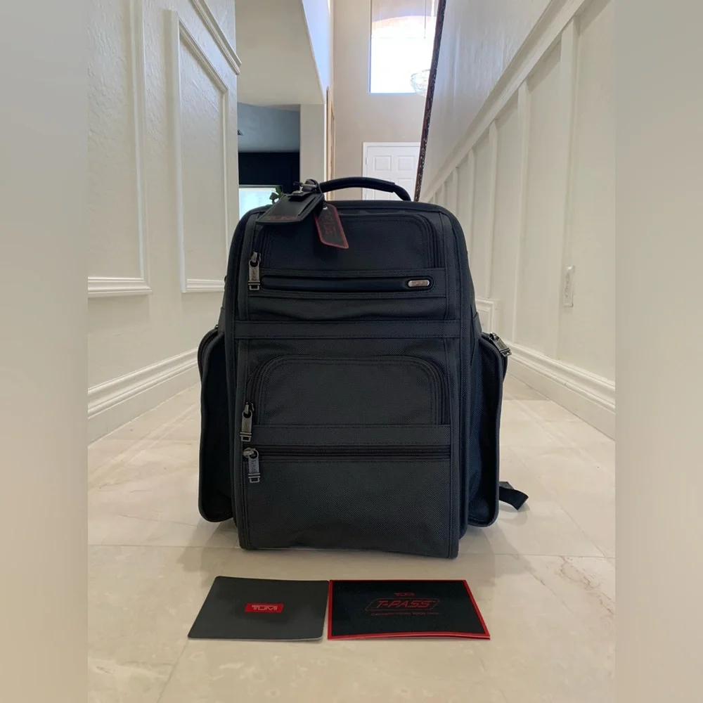 Tumi alpha brief